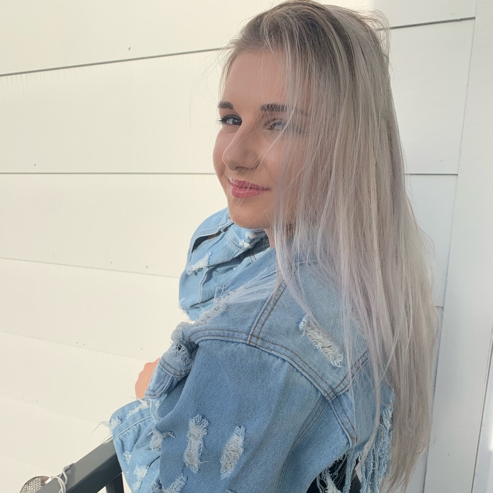 Meet your Posher, Mikaela